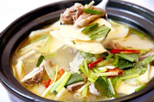 Nấu thịt vịt canh măng chua thơm ngon đậm vị, ai ăn cũng mê