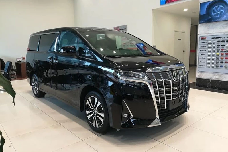 1. Toyota Alphard (doanh số: 4 chiếc). 