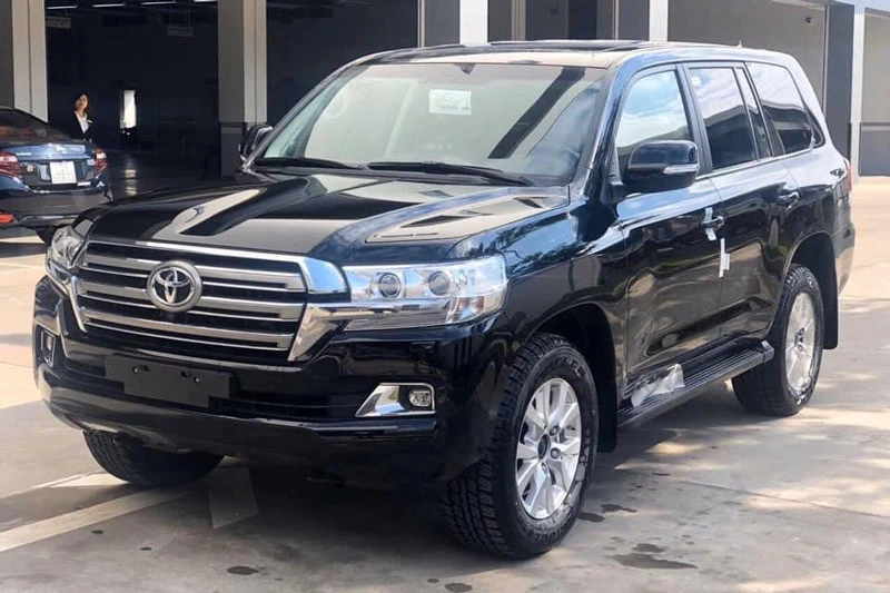 3. Toyota Land Cruiser (doanh số: 18 chiếc).