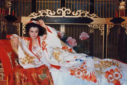 Với nhan sắc trời ban, mỹ nhân từ con dâu trở thành Quý phi của cha chồng, đam mê làm đẹp đến mức vô sinh và cái kết bi thảm