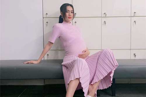 Ninh Dương Lan Ngọc gây xôn xao với bụng bầu vượt mặt, đến bạn thân cũng vào xác nhận