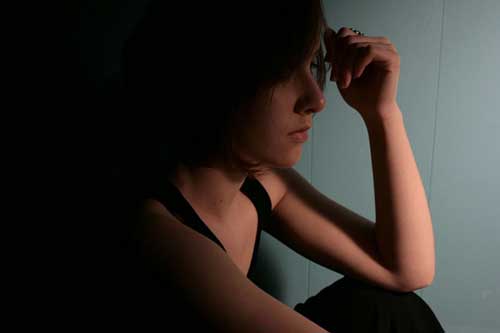 Con trai nghịch ngợm lục tung chiếc túi của bà, tờ giấy bên trong rơi ra khiến tôi "choáng váng" khi biết tương lai mình không có chốn dung thân