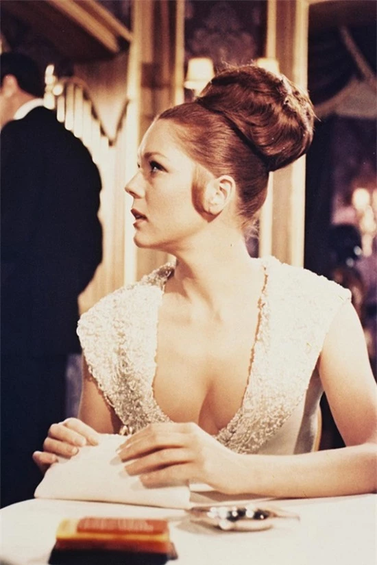 Diana Rigg thời trẻ trong phim Điệp viên 007.