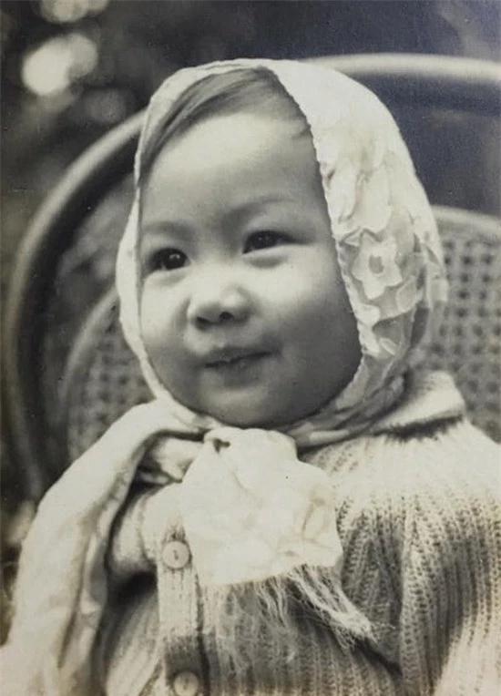 Hiền Mai khi lên 1 tuổi (năm 1968) được nhiều người nhận xét nhìn bụ bẫm, đáng yêu, ra dáng bà cụ non.