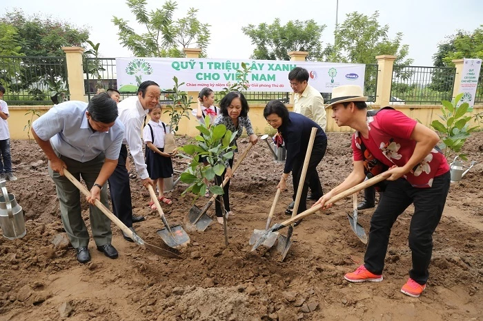 Nghệ sĩ ưu tú Xuân Bắc đã tham gia đồng hành cùng “Quỹ 1 triệu cây xanh cho Việt Nam” trong các hoạt động trồng cây tại các địa phương trong nhiều năm qua.