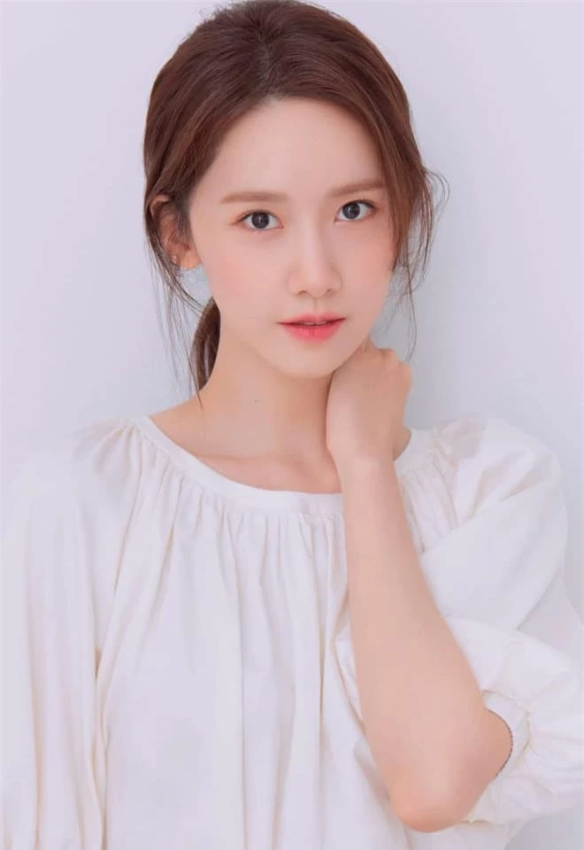 Nữ thần Yoona lồng lộn lên 7 bìa tạp chí, nhưng fan la ó vì đôi mắt 'trừng trừng' đánh bay vẻ đẹp nữ thần 7