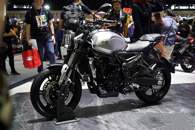 Chi tiết môtô 300 phân khối, giá chỉ 75 triệu tại Việt Nam