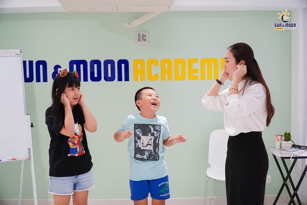 M.C Doanh nhân Thanh Thảo: Tiết lộ bí kíp gắn kết giữa cha mẹ và con cái vào các lớp dạy kỹ năng mềm cho trẻ nhỏ 