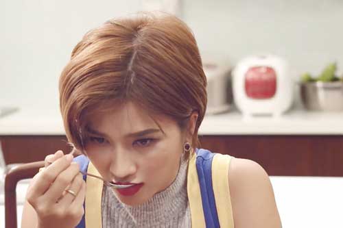 Em dâu ăn cỗ không chịu động tay nấu nướng dọn dẹp bị mẹ chồng sửa nết, cô còn đáp một câu khiến cả họ nóng mắt