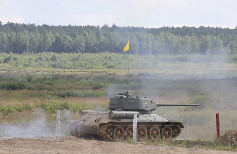 Xe tăng T-34 tập trận bắn đạn thật tại thao trường Alabino