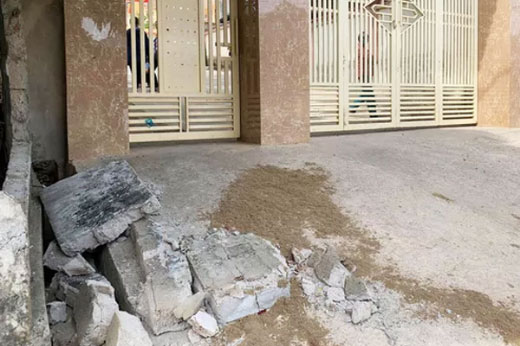 Tường rào nhà dân bất ngờ đổ sập làm một học sinh lớp 5 tử vong