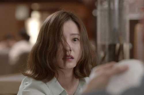 Nhìn mâm cơm ở cữ đặt trên bàn, chồng tôi giận dữ đem ra ngoài hỏi tội em gái thì nhận được câu trả lời lạnh lùng