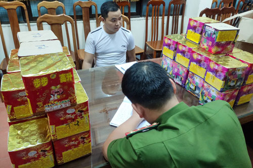 Lạng Sơn: Bắt đối tượng buôn lậu số lượng lớn pháo nổ