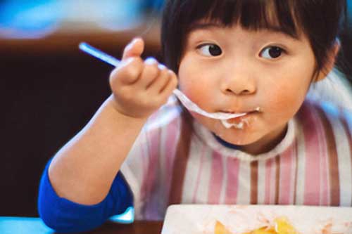 Những thực phẩm tưởng vô hại nhưng bé ăn càng nhiều càng không cao nổi