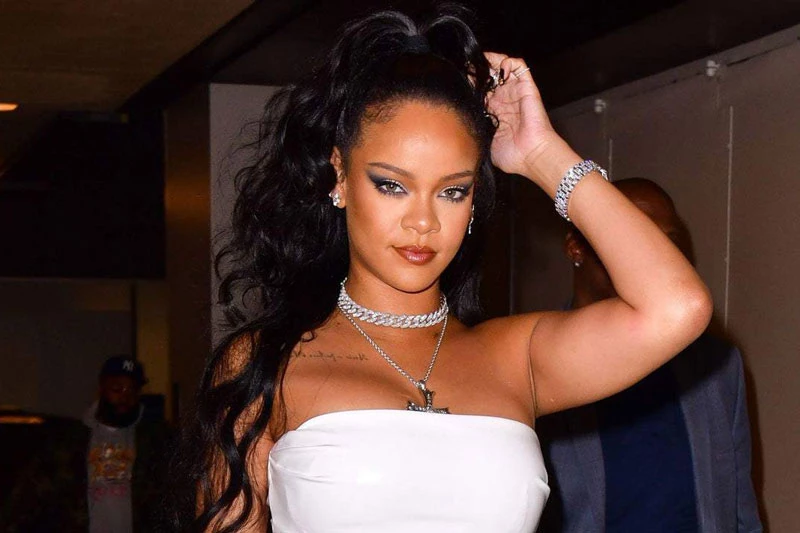 1. Rihanna. Tổng tài sản: 600 triệu USD.