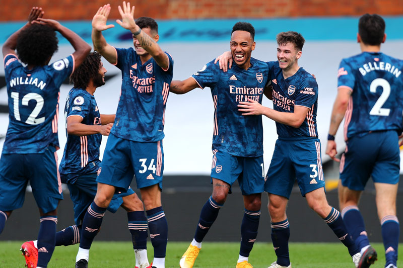 Fulham 0-3 Arsenal: Ấn tượng tân binh Willian và Magalhaes