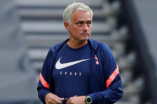 Mourinho bức xúc về lịch thi đấu: 'Đá 9 trận trong 22 ngày thì không phải là người'