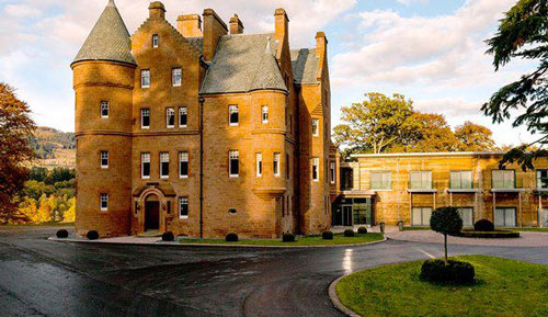 Lạc vào đất nước "đàn ông mặc váy", tận mắt khám phá 9 lâu đài đẹp như cổ tích