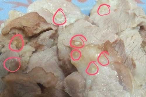 Vứt ngay miếng thịt nếu bạn thấy các dấu hiệu này, đừng "tiếc của" mà mang bệnh vào người