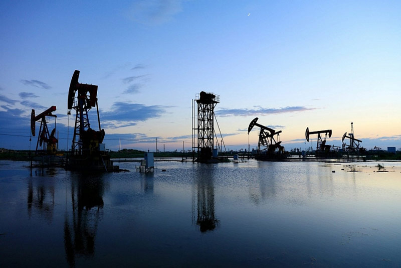 Giá xăng, dầu (12/9): Tiếp đà 'lao dốc'