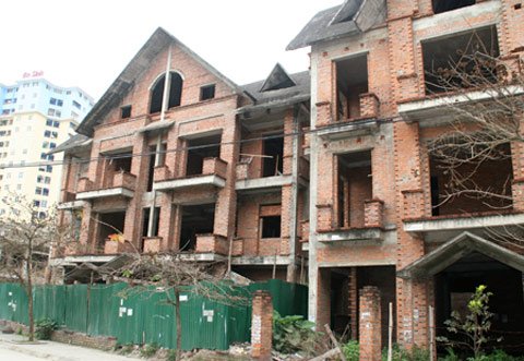 CLIP: ‘Lạnh người’ khi ghé thăm những ‘ngôi nhà ma ám’ nổi tiếng nhất ở Việt Nam