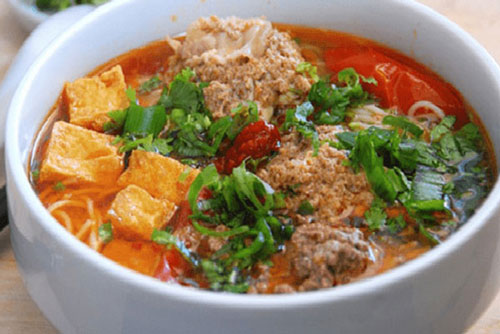 Mẹ nấu bún riêu cua thơm ngon đúng chuẩn, ai cũng mê