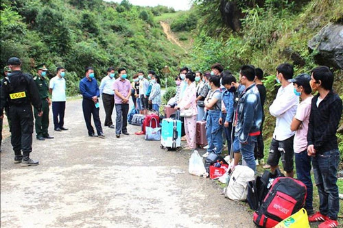 Số công dân nhập cảnh trái phép vào địa bàn huyện Mèo Vạc (Hà Giang) bị phát hiện ngày 11/9/2020. Ảnh: TTXVN.