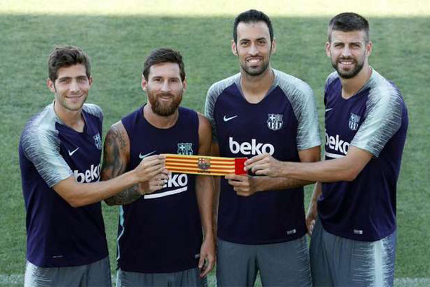 CHÍNH THỨC: Messi sẽ tiếp tục đeo băng đội trưởng Barca