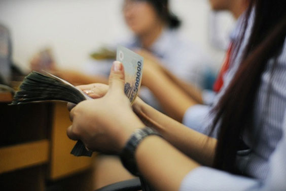 Lãi suất huy động giảm sâu, xuống dưới 4%/năm