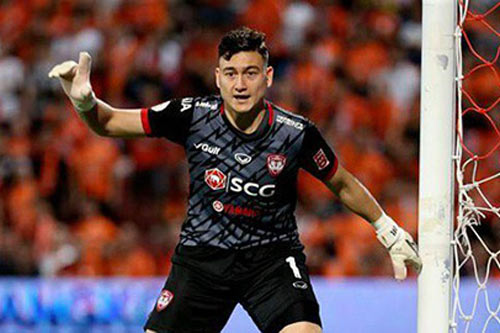 CĐV Thái choáng ngợp với màn trình diễn tuyệt hay của Đặng Văn Lâm ngày tái xuất