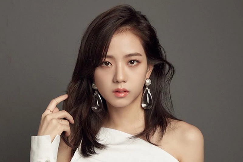 1. Jisoo (BLACKPINK).