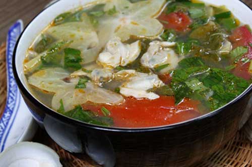 Công thức làm canh trai nấu dưa chua cực ngon dành cho mùa hè