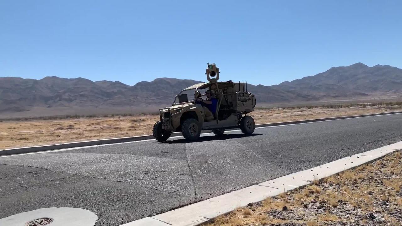 Hệ thống laser di động của Boeing bắn hạ thành công máy bay không người lái