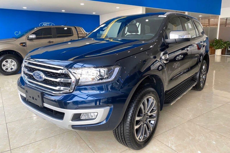 Ford Everest giảm giá sốc, quyết so kè với Hyundai Santa Fe, Toyota Fortuner
