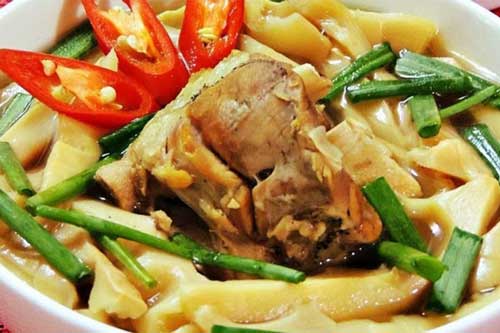 Công thức nấu canh măng móng giò ngon bổ dưỡng cho ngày hè