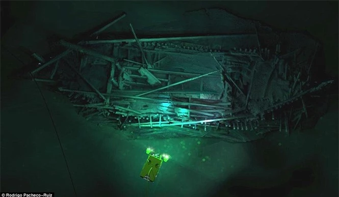 Vô tình phát hiện nghĩa địa tàu thuyền trăm tuổi dưới đáy biển - ảnh 3