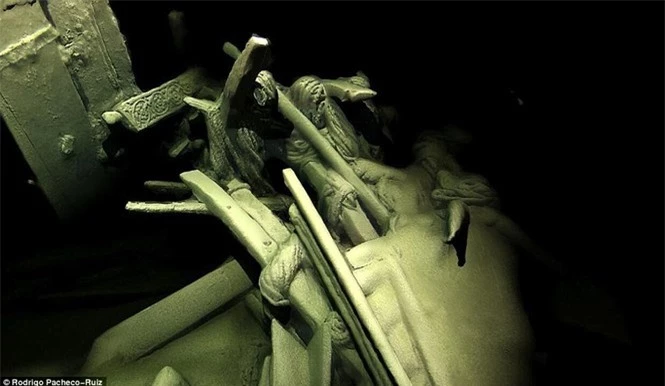 Vô tình phát hiện nghĩa địa tàu thuyền trăm tuổi dưới đáy biển - ảnh 5