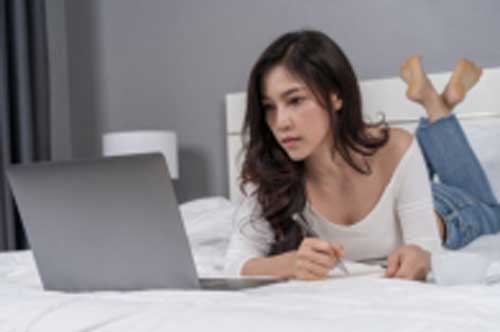 5 thói quen xấu trước khi ngủ âm thầm rút ngắn tuổi thọ của bạn