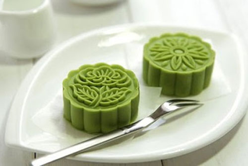 Thơm ngon với bánh dẻo trà xanh nhân trứng muối cho Tết Trung thu đang cận kề