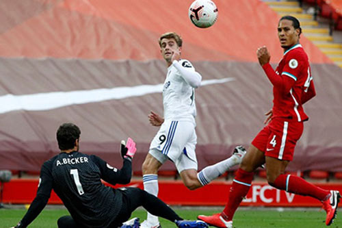 Van Dijk đánh mất phẩm chất "bất khả chiến bại"