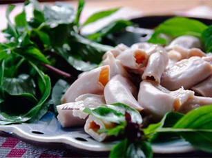 Để lòng luộc luôn thơm, trắng giòn chỉ cần cho vài giọt này