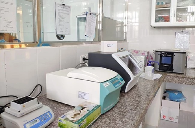 Hệ thống máy xét nghiệm Covid-19 bằng công nghệ RT-PCR tỉnh Đắk Nông vừa trang bị cho Trung tâm Kiểm soát bệnh tật tỉnh.