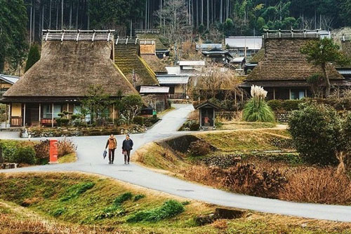 Ngôi làng mái tranh tuyệt đẹp hàng trăm năm tuổi ở Nhật Bản