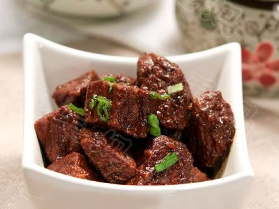 CLIP: Bật mí bí quyết chế biến món bò rim cay thơm ngon, đậm vị chiêu đãi cả nhà