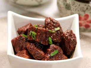 CLIP: Bật mí bí quyết chế biến món bò rim cay thơm ngon, đậm vị chiêu đãi cả nhà