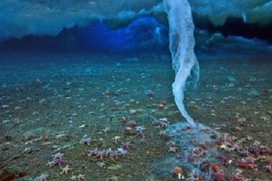 Hiện tượng tự nhiên - 'ngón tay tử thần' đóng băng mọi vật trong tích tắc