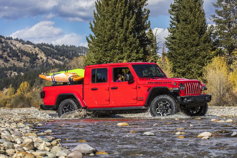 4. Jeep Gladiator Rubicon và Mojave 2020 (giá khởi điểm: 43.875 USD).