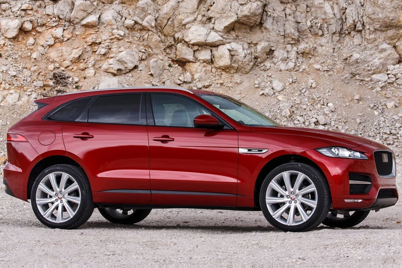 6. Jaguar F-Pace 2020 (điểm hiệu suất: 8,2/10, giá khởi điểm: 45.200 USD).