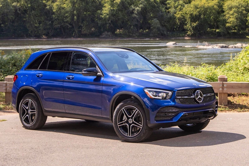 8. Mercedes-Benz GLC 2020 (điểm hiệu suất: 8,1/10, giá khởi điểm: 42.500 USD).