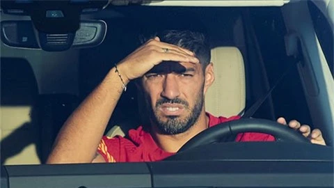 Barca 'đuổi cùng diệt tận' Suarez
